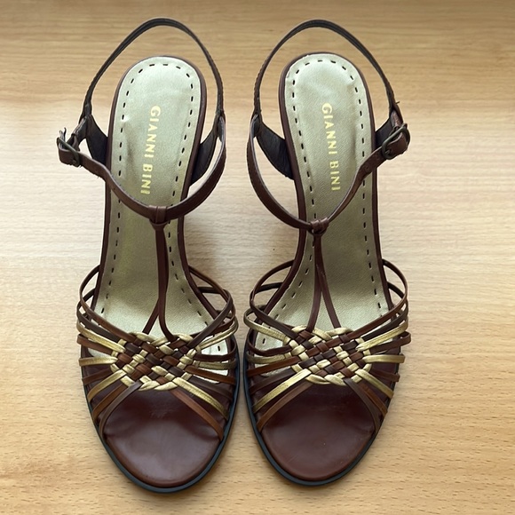 Wedge Heels - Picture 1 of 4